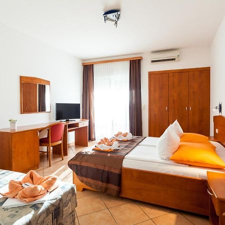 Guesthouse Villa Adria Malinska Bagian luar foto