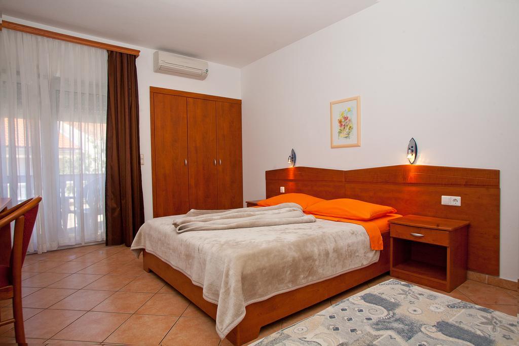 Guesthouse Villa Adria Malinska Bagian luar foto