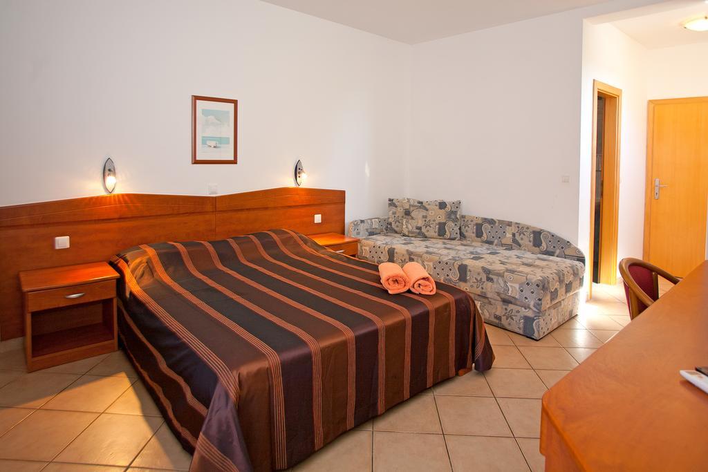 Guesthouse Villa Adria Malinska Bagian luar foto