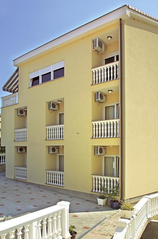 Guesthouse Villa Adria Malinska Bagian luar foto