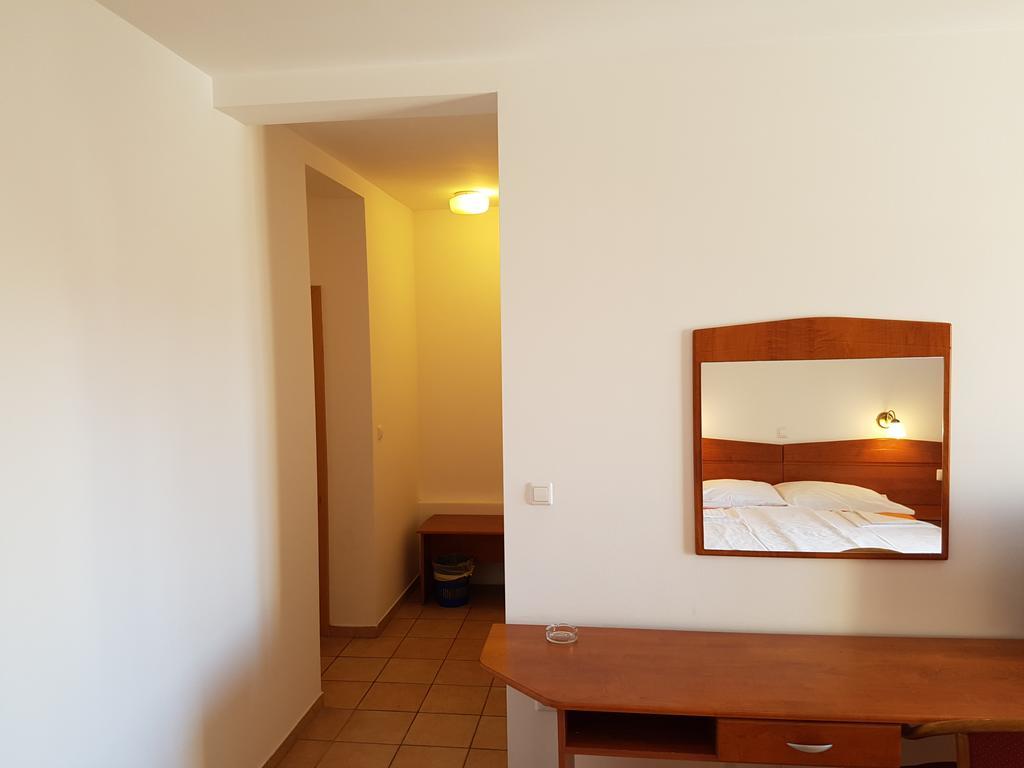 Guesthouse Villa Adria Malinska Bagian luar foto