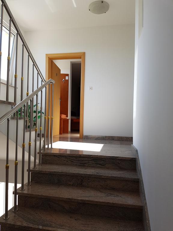 Guesthouse Villa Adria Malinska Bagian luar foto