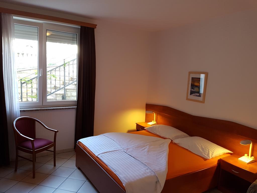 Guesthouse Villa Adria Malinska Bagian luar foto