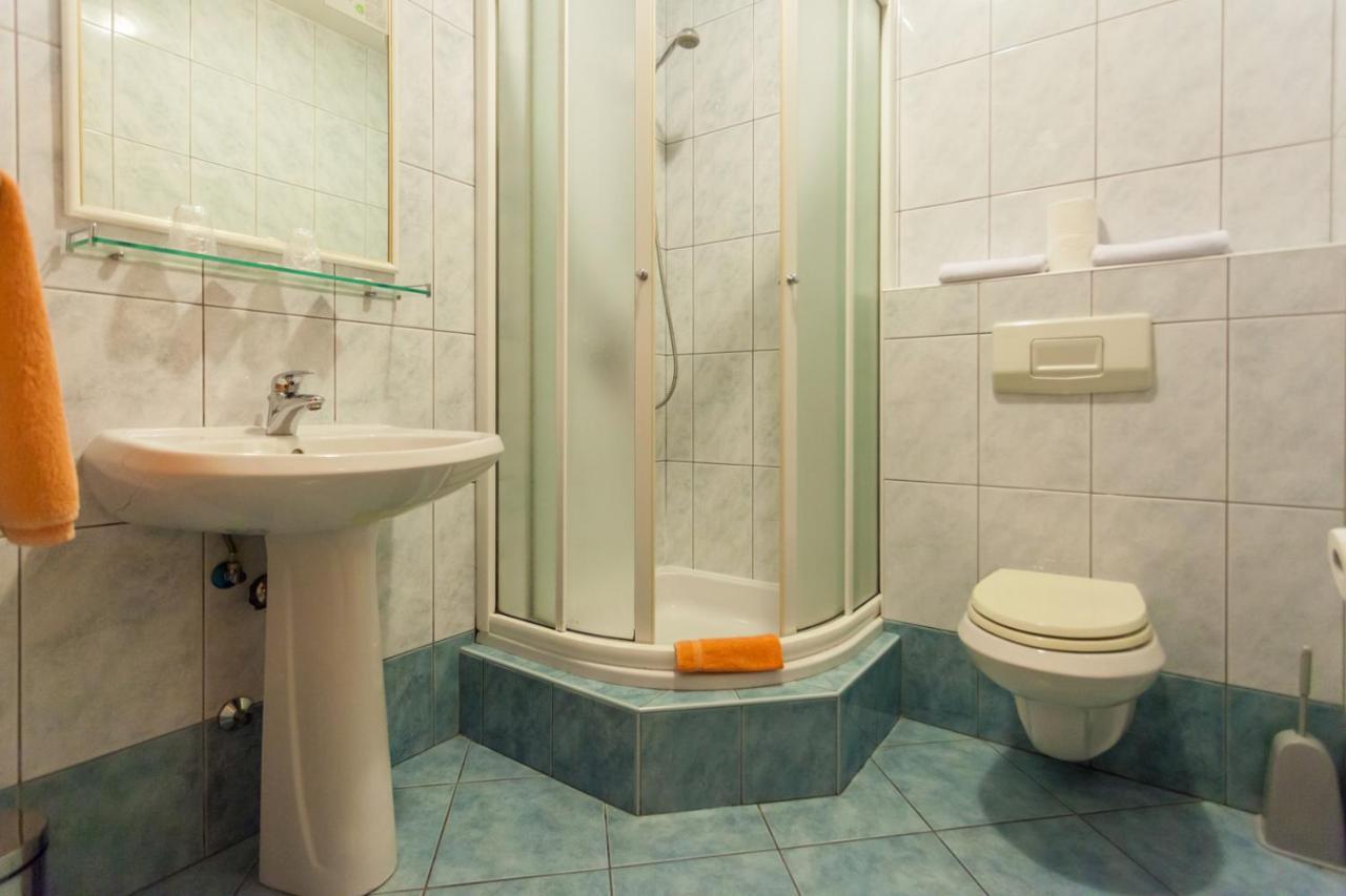 Guesthouse Villa Adria Malinska Bagian luar foto