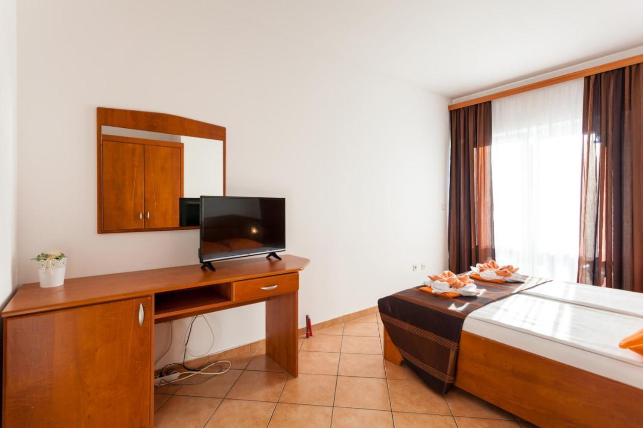 Guesthouse Villa Adria Malinska Bagian luar foto