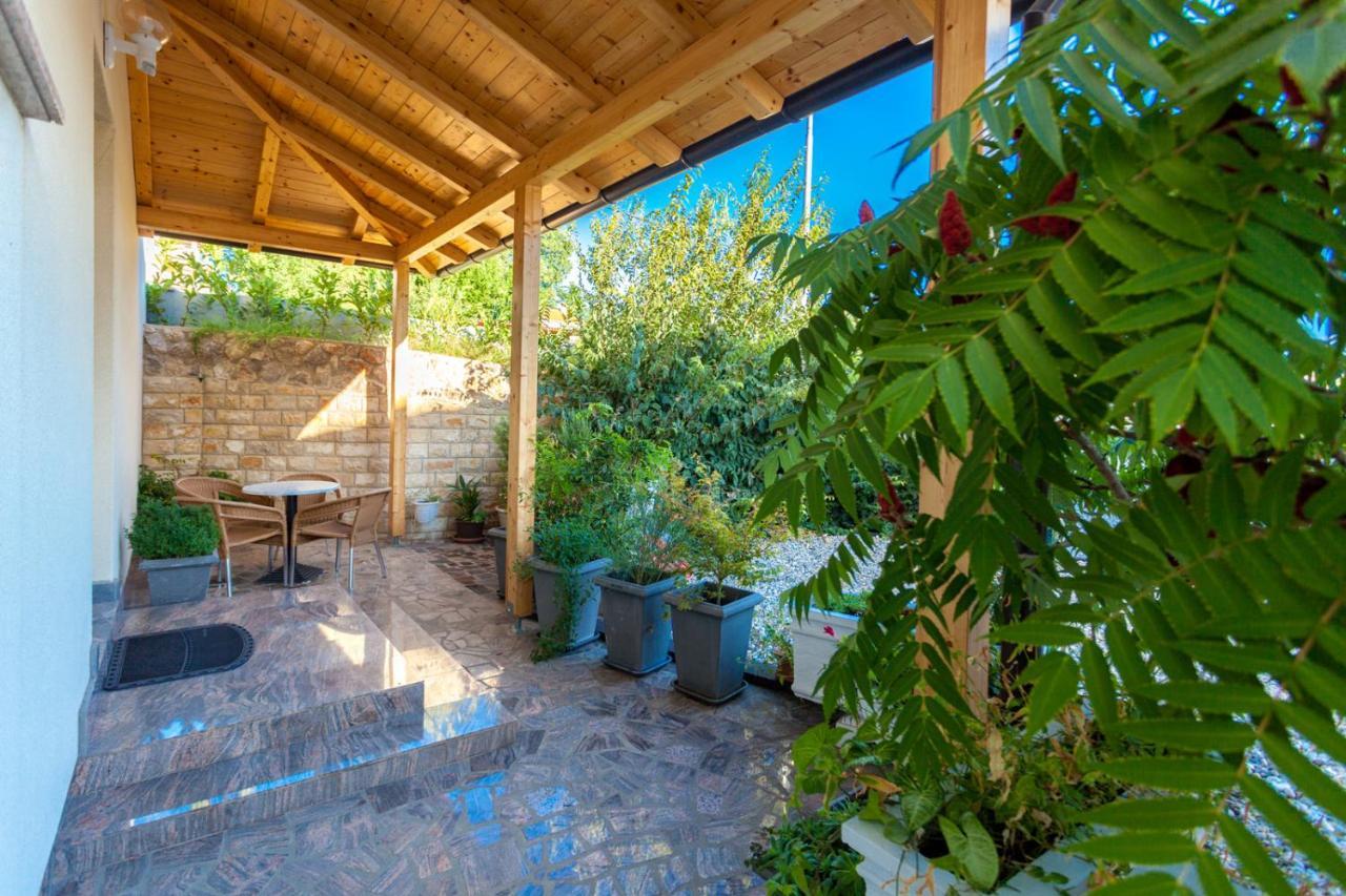 Guesthouse Villa Adria Malinska Bagian luar foto