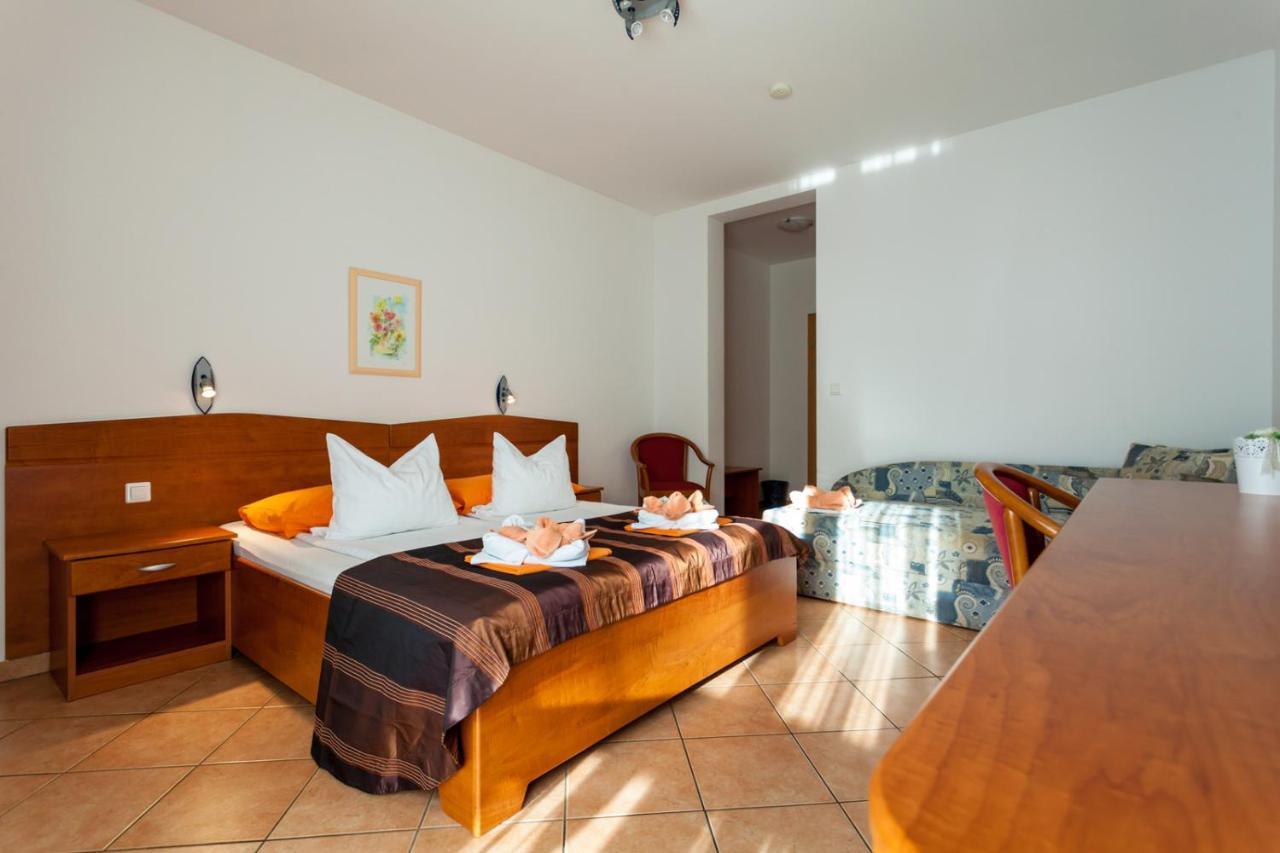 Guesthouse Villa Adria Malinska Bagian luar foto