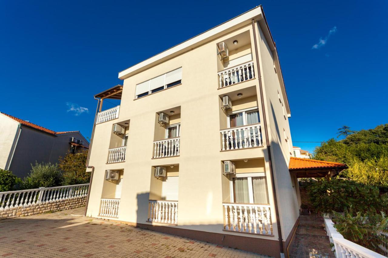 Guesthouse Villa Adria Malinska Bagian luar foto