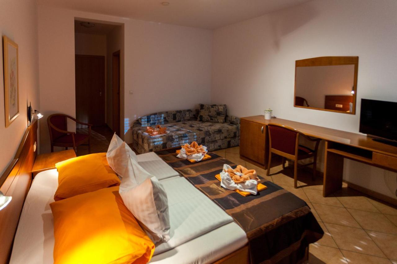 Guesthouse Villa Adria Malinska Bagian luar foto