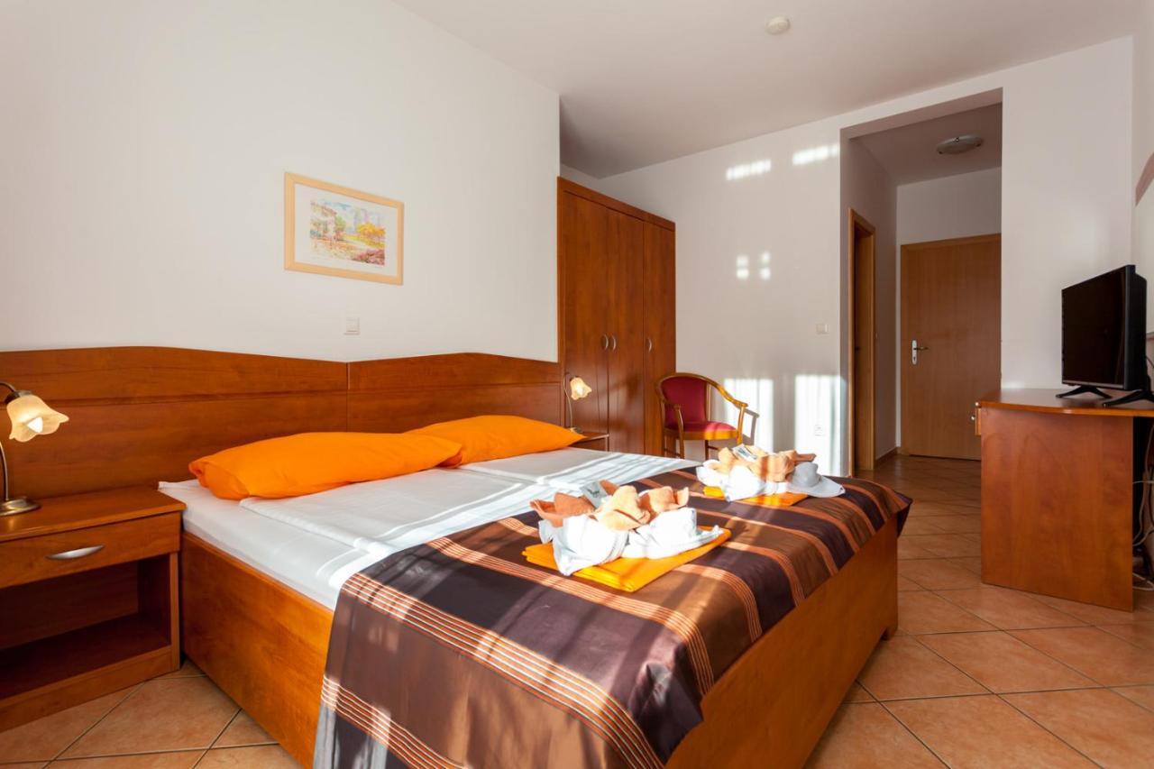 Guesthouse Villa Adria Malinska Bagian luar foto